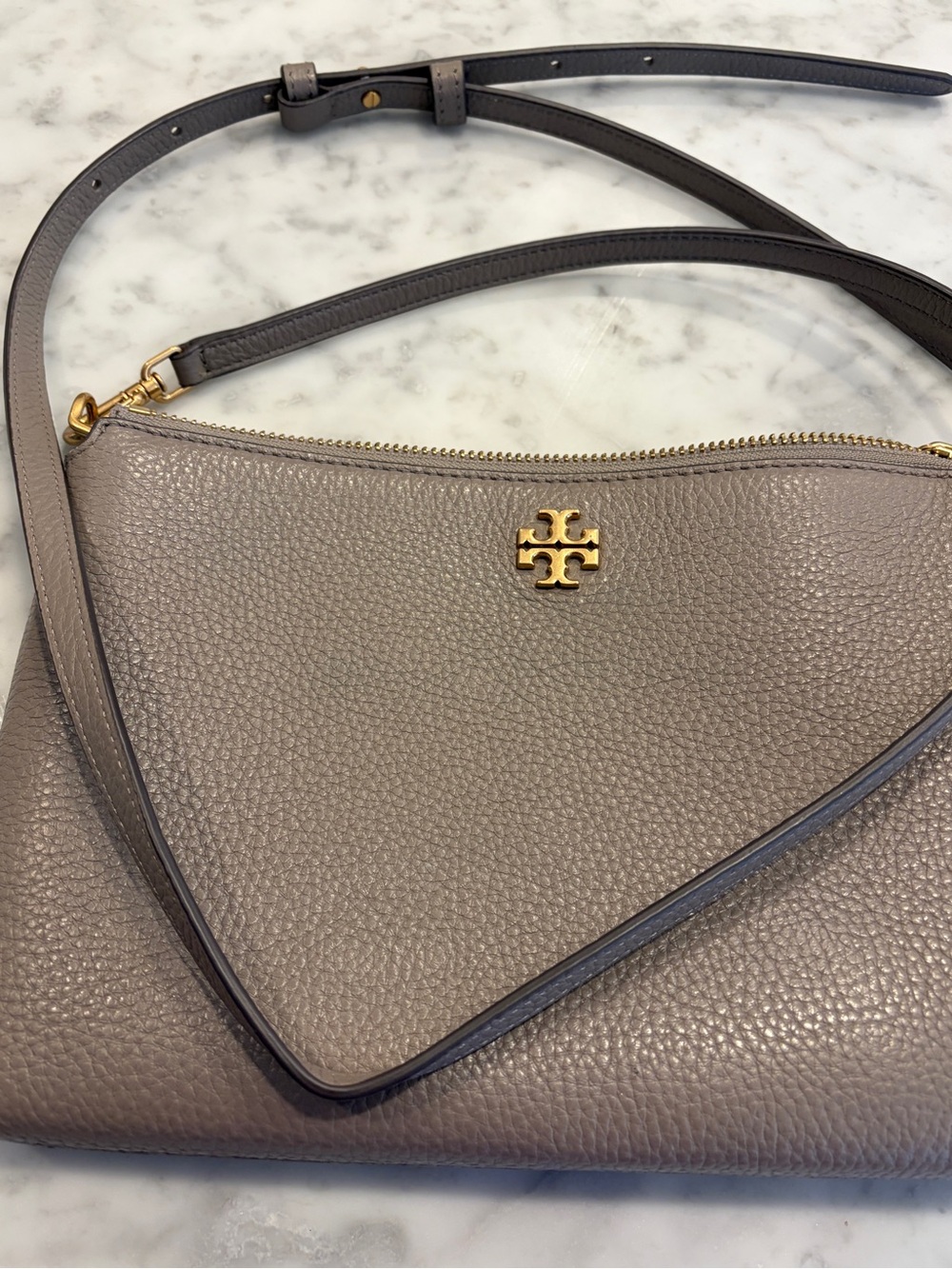EUC Mercer Tory Burch grey heron Sleek Leather crossbody